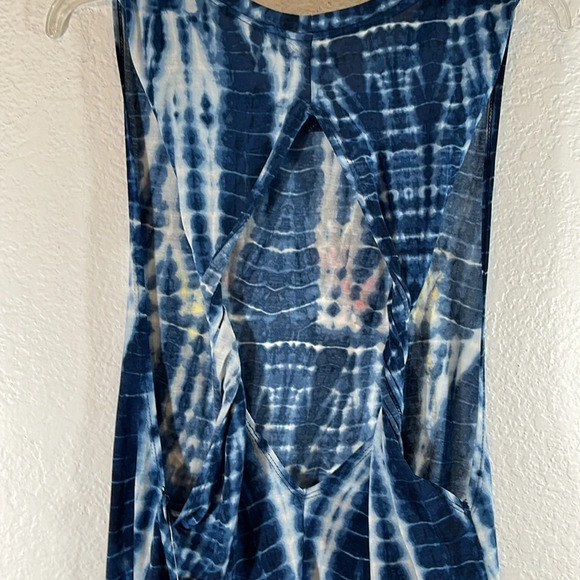 TAKARA “YOUNG AND FREE” Scoop Neckline Tie-Dye Open Back Graphic Tee Size M NEW - Picture 5 of 10